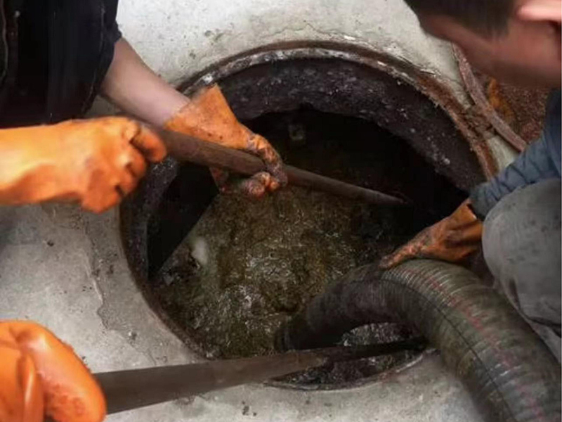 陇川清理化粪池时如何避免沼气的危害?